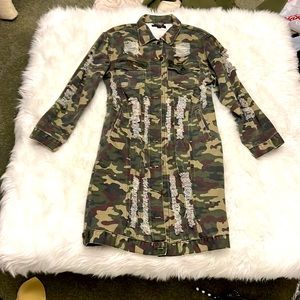 Thrill Jeans..   Camouflage lightweight Coat… Never Worn…. Size Large
